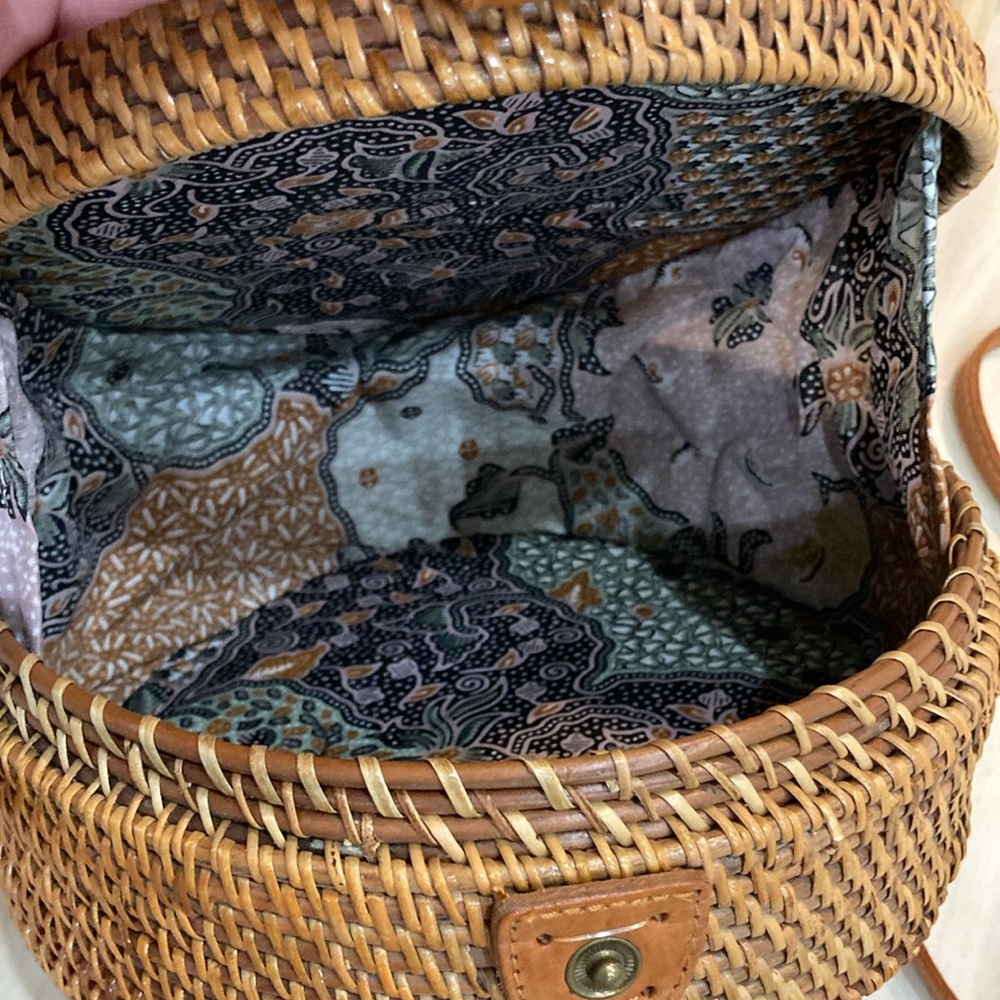 Round rattan satchel - Picture 3 of 11